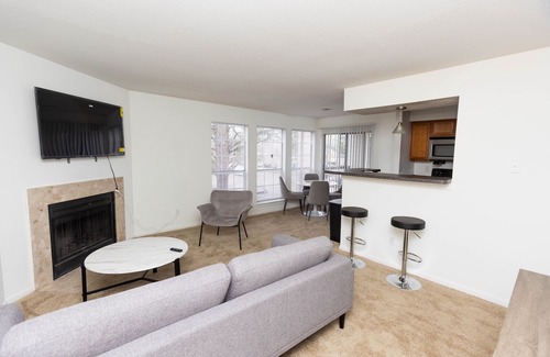 Coliseum Central Apartment | Corporate and Modern 2br suite I Pool I Parking