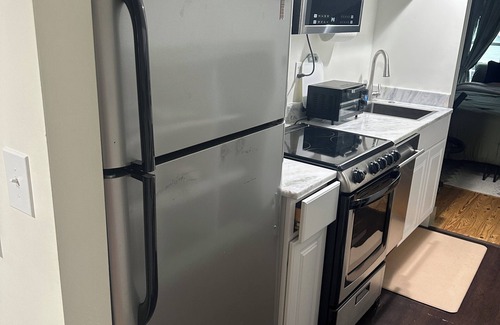 Battlefield Apartment | Corporate Apt for Business Travelers/Newly Remodeled Comfortable and Convenient