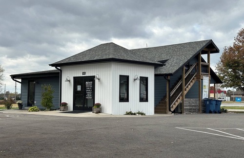 Battlefield Apartment | Corporate Apt for Business Travelers/Newly Remodeled Comfortable and Convenient