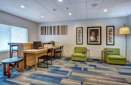 Avenel House | Corporate businesses and New York City are close to this room !