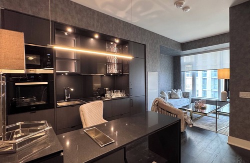 North Toronto Condo | Corporate‑Class 1 BR Yorkville Executive Residence