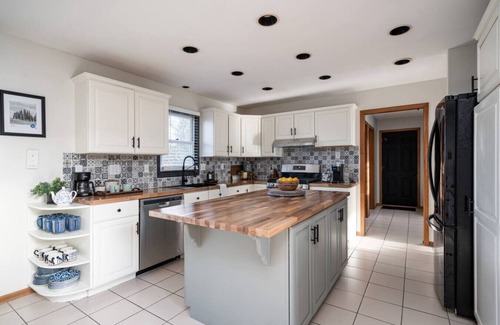 Kentwood House | "Corporate Elegance: Luxe Home in Grand Rapids"