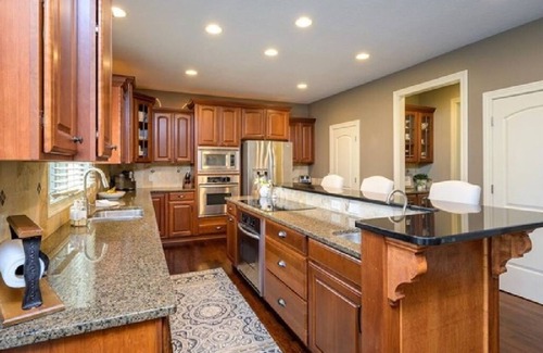 Waukee House | Corporate Executive Home King Beds Strong Wi-Fi