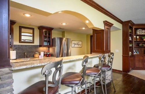 Waukee House | Corporate Executive Home King Beds Strong Wi-Fi
