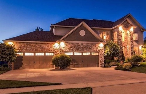 Waukee House | Corporate Executive Home King Beds Strong Wi-Fi