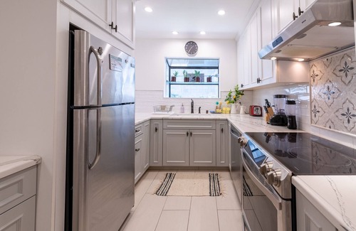 Hollywood Condo | CORPORATE HOUSING/LONG TERM, Fully Furnished 2BR, 2BA Hollywood Apt With Pool