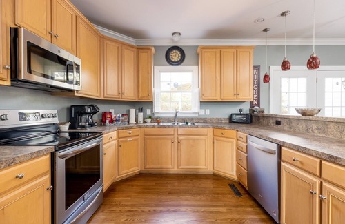 High Point House | Corporate living & family style in heart of Triad
