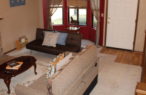 Wichita House | CORPORATE LONG TERM STAYS - 6 DAY MINIMUM
