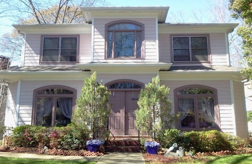 Midtown House | Corporate Midtown Oasis - Location! Location! Location!