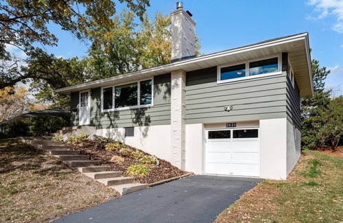 St. Louis Park House | Corporate rental single family home furnished