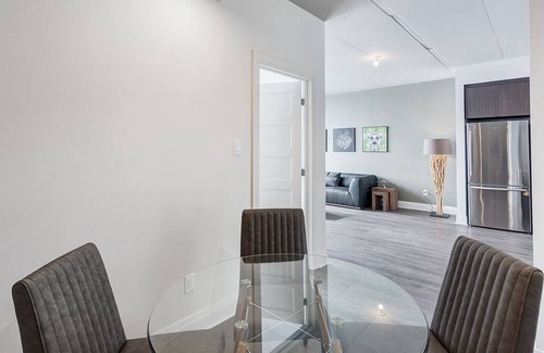 Laval Apartment | Corporate Stays | L'Equinoxe | Modern 1BR