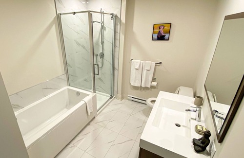 Laval Apartment | Corporate Stays - Spacious 3BR Apartment with Rooftop