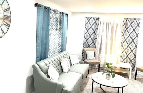 Troy House | Corporate Vacation Troy| Royal Oak| Birmingham| Rochester