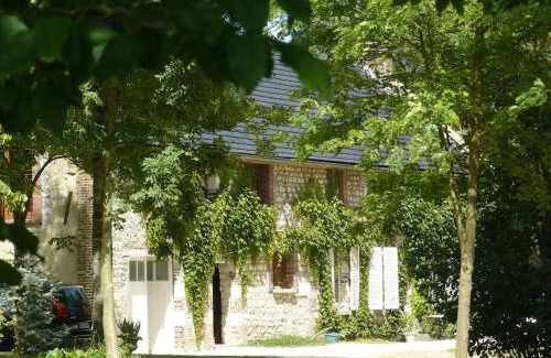 Venizy Villa | corps de ferme dans belle propriete avec chiens et chevaux