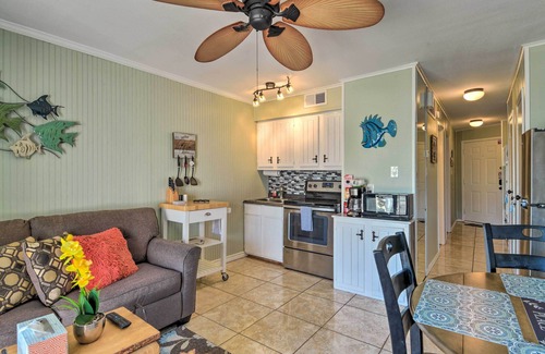 North Beach Condo | Corpus Christi Condo w/Community Amenities!