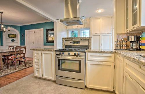 Del Mar House | Corpus Christi Home with Pool and Hot Tub Walk to Bay