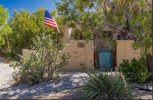 Corrales House | Corrales Oasis Balloon Fiesta 2025