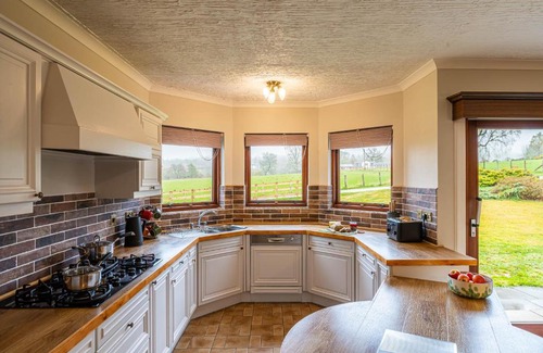 Lewiston House | Corrie House with Hot Tub