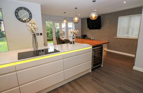 Idle Cottage | CORRIEGALE, pet friendly, with hot tub in Apperley Bridge