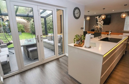 Idle Cottage | CORRIEGALE, pet friendly, with hot tub in Apperley Bridge