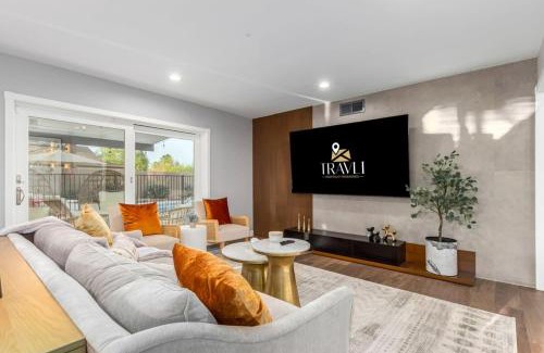 Avant House | Corrine Family Oasis with Heated Pool & Putting Green