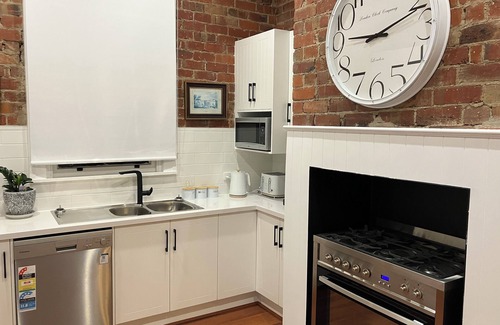Colac House | “Corrung”. Beautiful Grand Federation residence which has been fully renovated.
