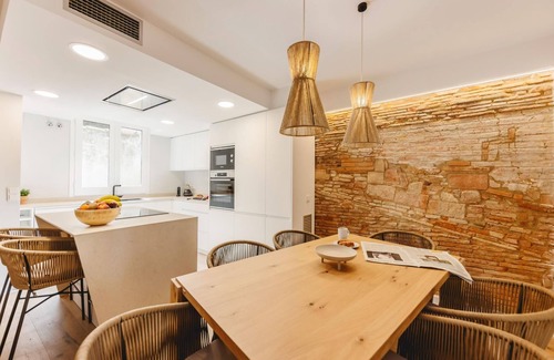 Old Town Apartment | Cort Reial Duplex - Holiday Apartment Rental Girona | Bravissimo