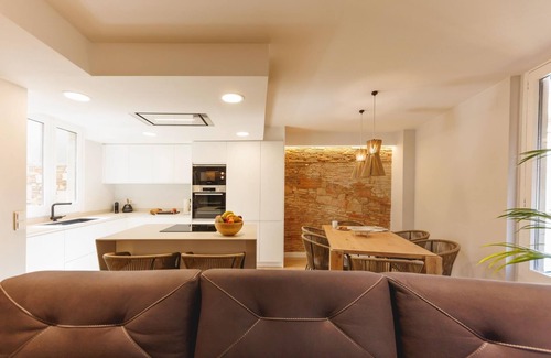 Old Town Apartment | Cort Reial Duplex - Holiday Apartment Rental Girona | Bravissimo
