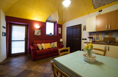 Arona Apartment | CORTE alla ROCCA - WELCOMING APARTMENT in ARONA LAKE MAGGIORE