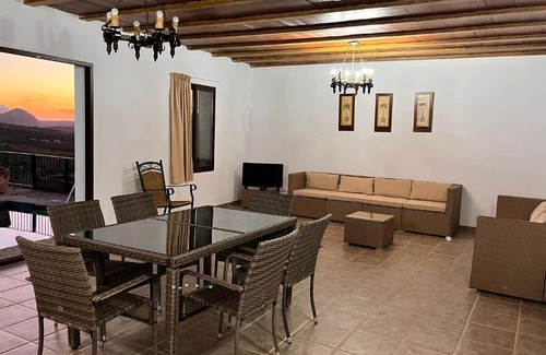 Villanueva del Trabuco Villa | Cortijo Borreguero