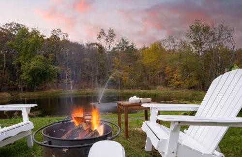Saugerties House | Cortland by AvantStay Charming Heritage Estate w Private Lake Pool