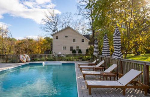 Saugerties House | Cortland by AvantStay Charming Heritage Estate w Private Lake Pool