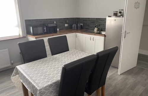 Roscoe Apartment | Cortoon Inn, Twin Room 3 (2 SGL)