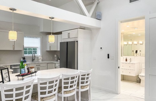 Cos Cob Cottage | Cos Cob Cottage- Full Kitchen, Pet Friendly