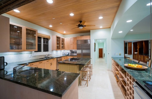 Rum Point House | Cos Kai: Harmonious Villa on Sandy Beach with Stunning Blue Views
