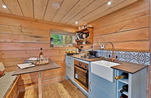 Glen Urquhart Ski Chalet | Cosagach Falls Cabin