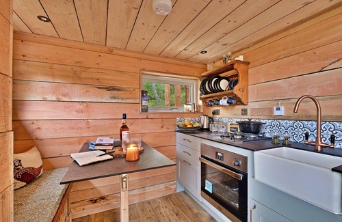 Glen Urquhart Ski Chalet | Cosagach Falls Cabin