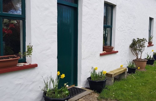 Castlegregory Cottage | cosey country cottage in rural village location close to beach and golf club