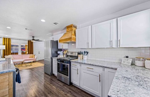 Fort Worth House | Cosmic Cowgirl 3 minutes from the Stockyards!n