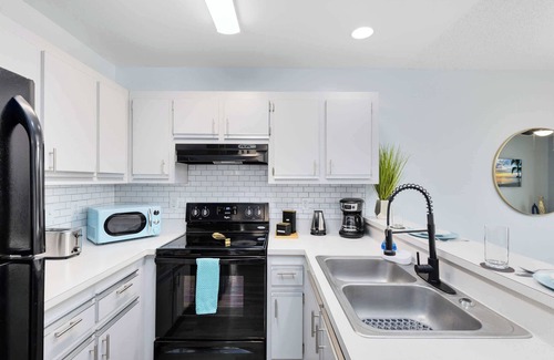 Titusville Apartment | Cosmic Getaway Nasa Pool Bbq Gym Game