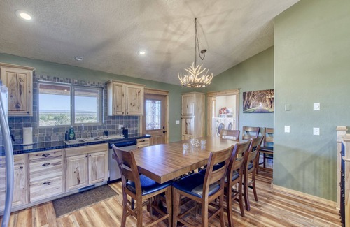 Kanab Cabin | ★ Cosmic Retreat ★ Arcade! Near Zion, Bryce, Best Friends, Lake Powell