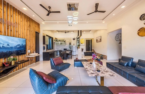 Lonavala Villa | Cosmicstays Luxe Oasis Pool & Bar Villa