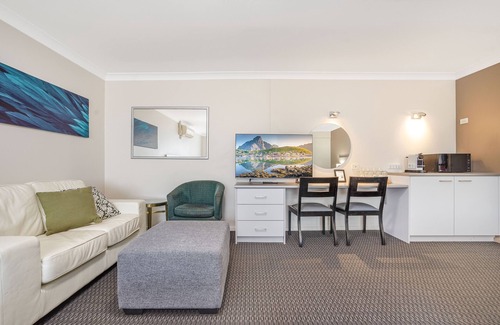 Adamstown Hotel | Cosmo Motel Adamstown