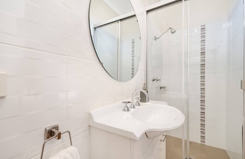 Adamstown Hotel | Cosmo Motel Adamstown