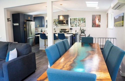 Hacienda House | Cosmo Retreat: BocceBall! FUN & Stylish Retreat in Redwoods! HtTb/Pup/WiFi/AC