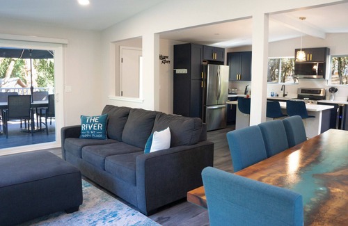 Hacienda House | Cosmo Retreat: BocceBall! FUN & Stylish Retreat in Redwoods! HtTb/Pup/WiFi/AC