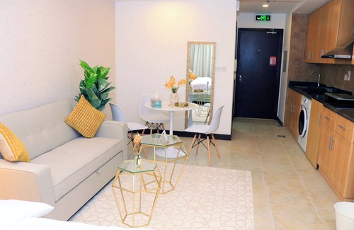 Jumeirah Lake Towers Apartment | Cosmos Living - Goldcrest Views1