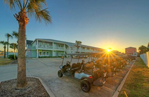Port Aransas Cottage | Costa Bahia Full Bldg Pool, Beach, Sleeps 100
