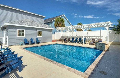 Port Aransas Cottage | Costa Bahia Full Bldg Pool, Beach, Sleeps 100
