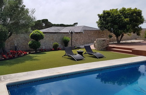 Vidreres House | Costa Brava holiday home with garden, pool and sports court. ideal families